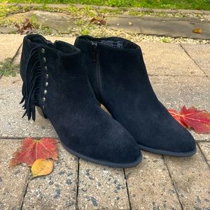 Vionic Black Suede Booties with Fringe sz 11